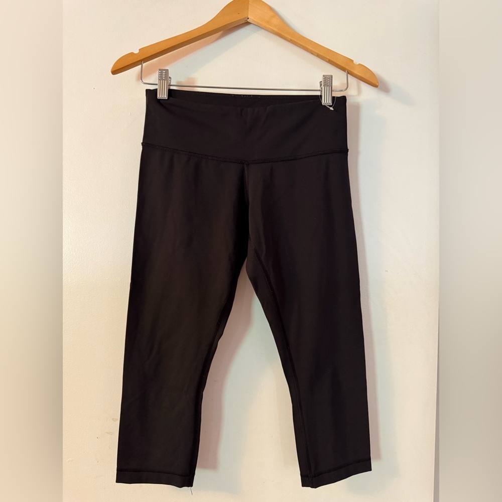 Lululemon Black Cropped Leggings – Size 6